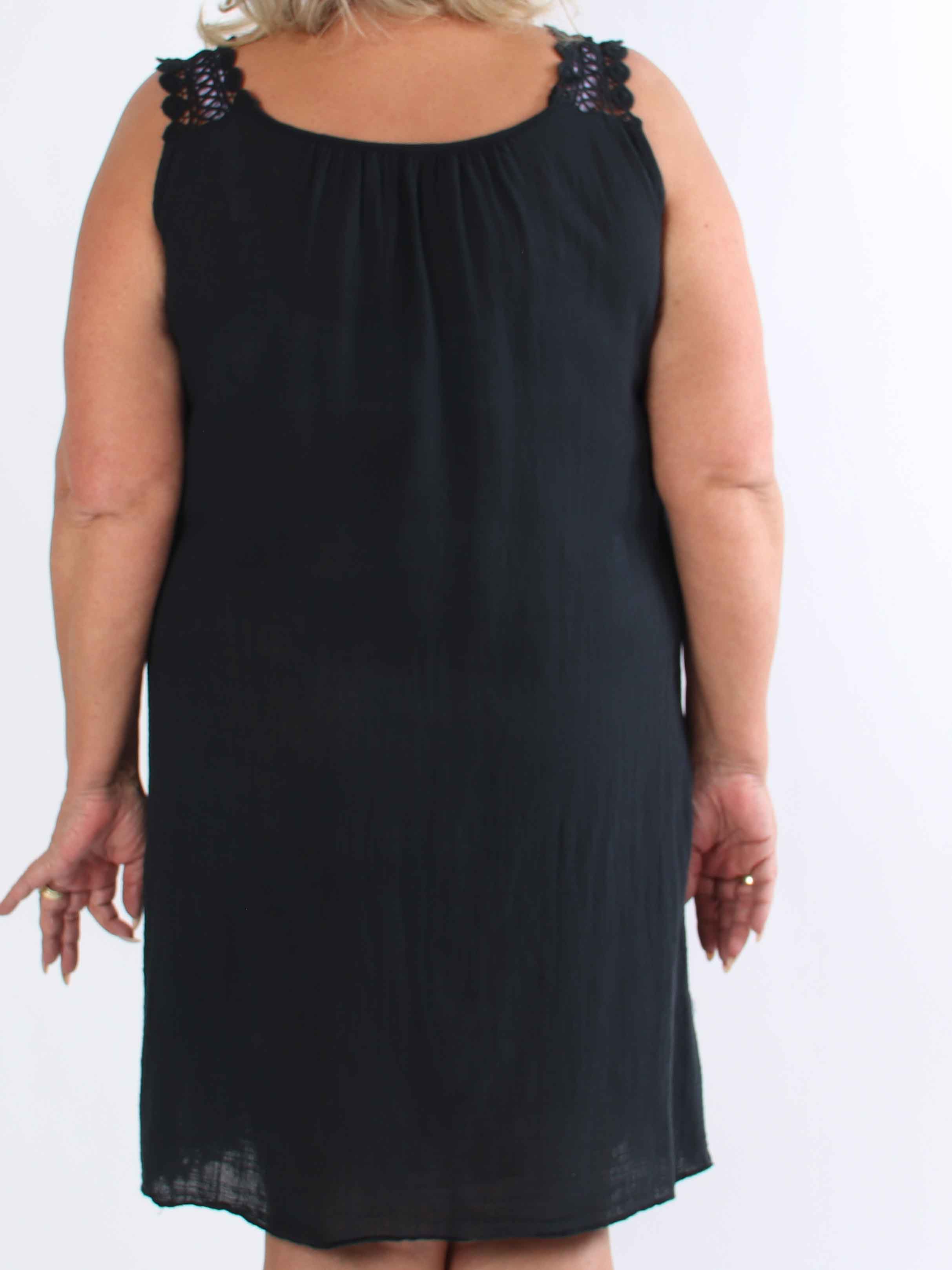 Zella - Söt bomullsklänning i plusstorlek med broderade band